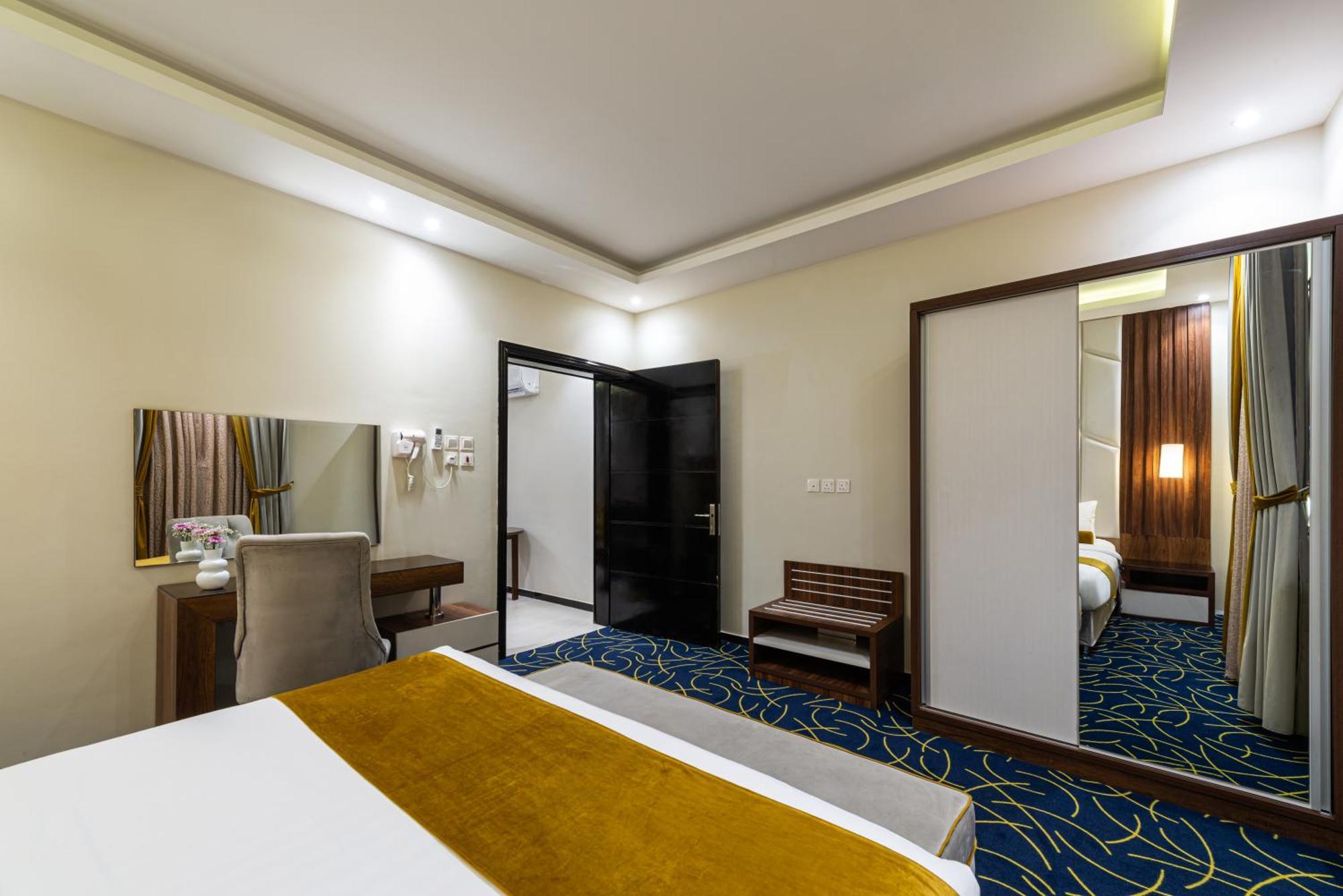 The Palace Hotel Suites Khamis Mushait Exterior foto