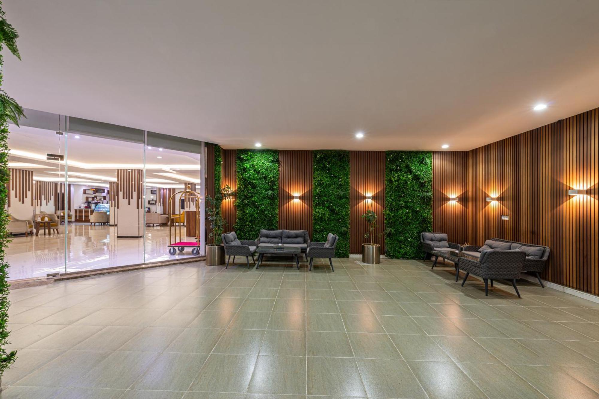 The Palace Hotel Suites Khamis Mushait Exterior foto